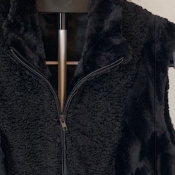 Faux fur black vest. L. - Picture 5 of 13